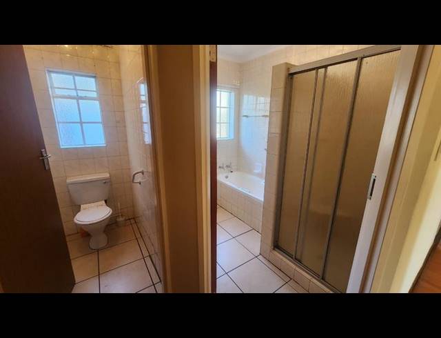 1 BEDROOM TOWNHOUSE FOR SALE IN GLENVISTA